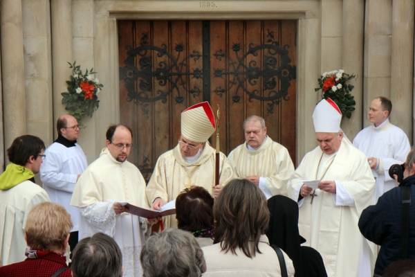 Otevřen&iacute; Br&aacute;ny milosrdenstv&iacute;