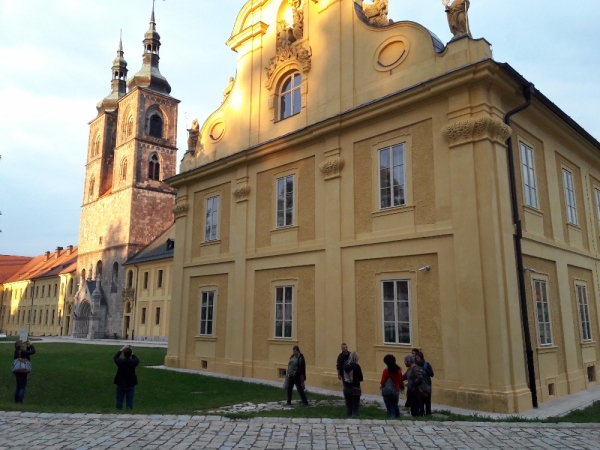 Kl&aacute;&scaron;tern&iacute; architektura - speci&aacute;ln&iacute; prohl&iacute;dka